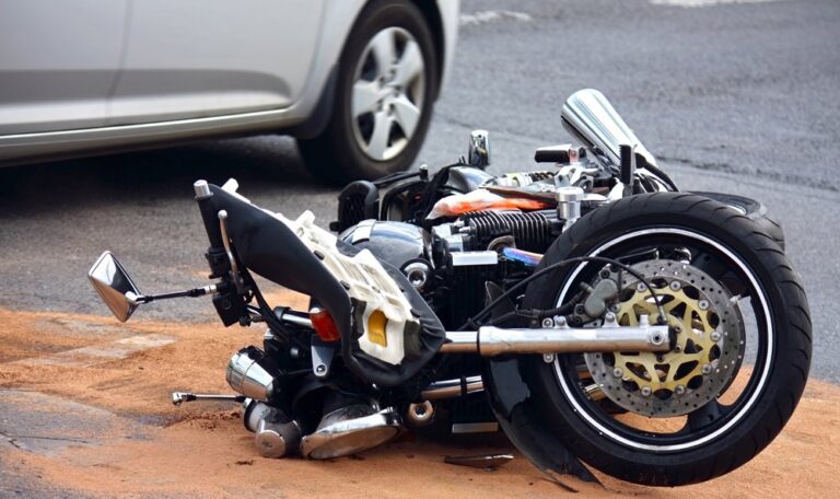 Meriden, CT - Motorcyclist Hurt in Collision on E Main St