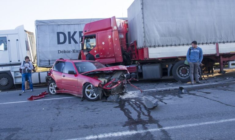 Rollover Injury Crash Involving Truck on I-395 Near Vauxhall St